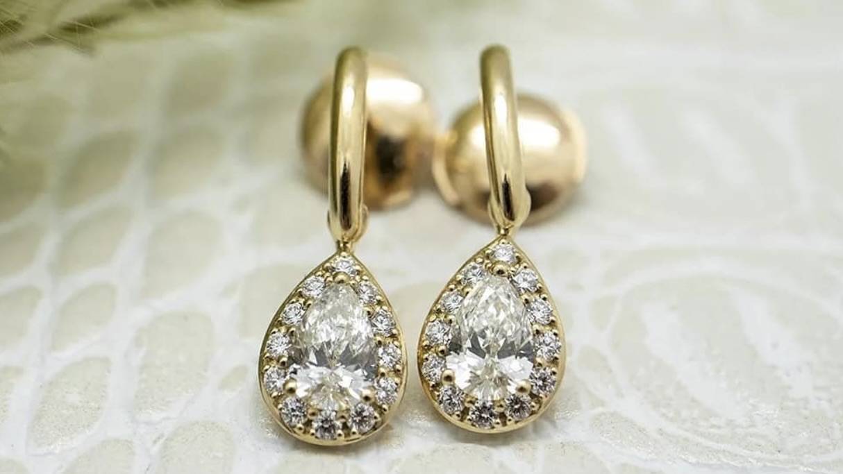 Boucles d'oreilles or jaune diamants goutte