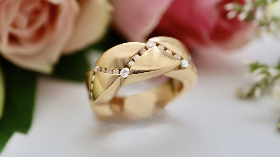Bague or jaune matelassée diamants bijouterie pessac