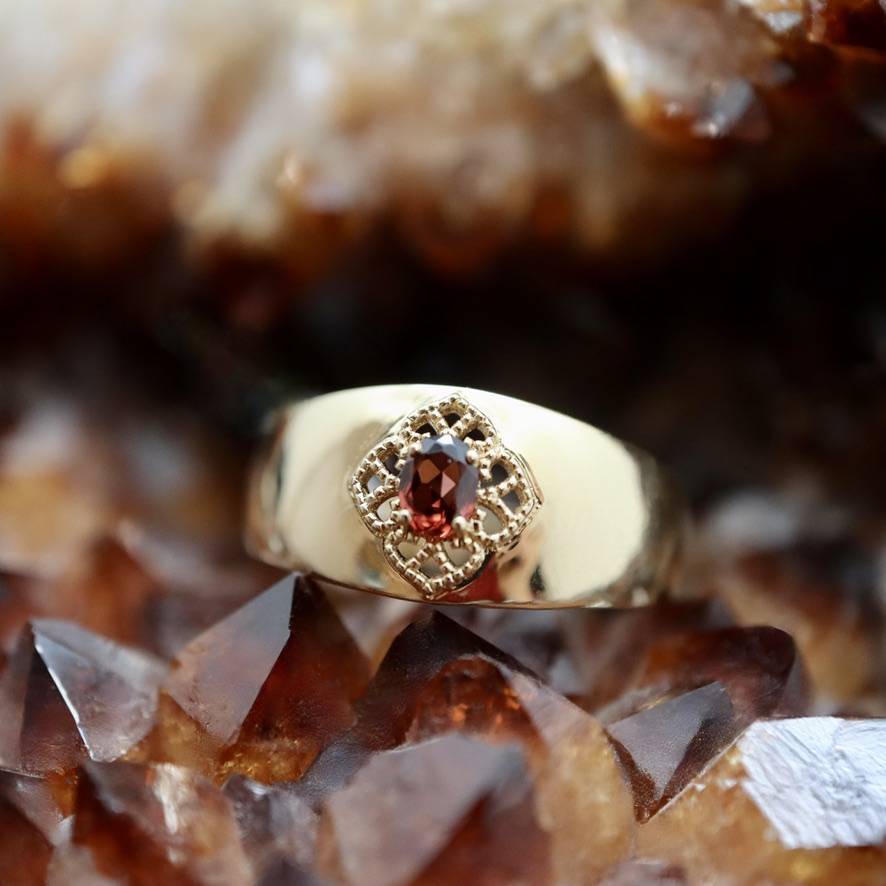 Bague or jaune corps ajouré grenat orangé