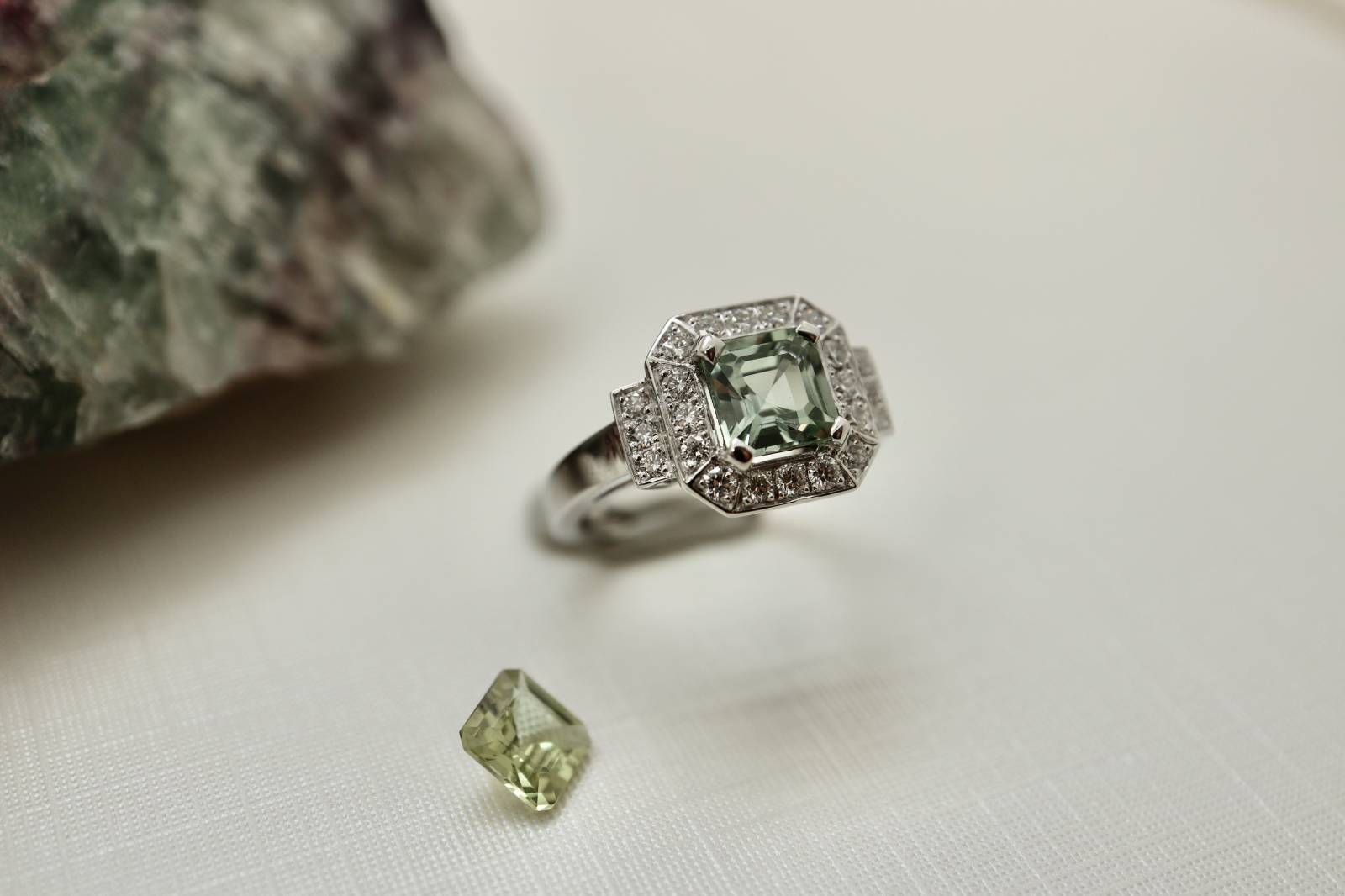 Bague or blanc saphir vert diamants Mérignac