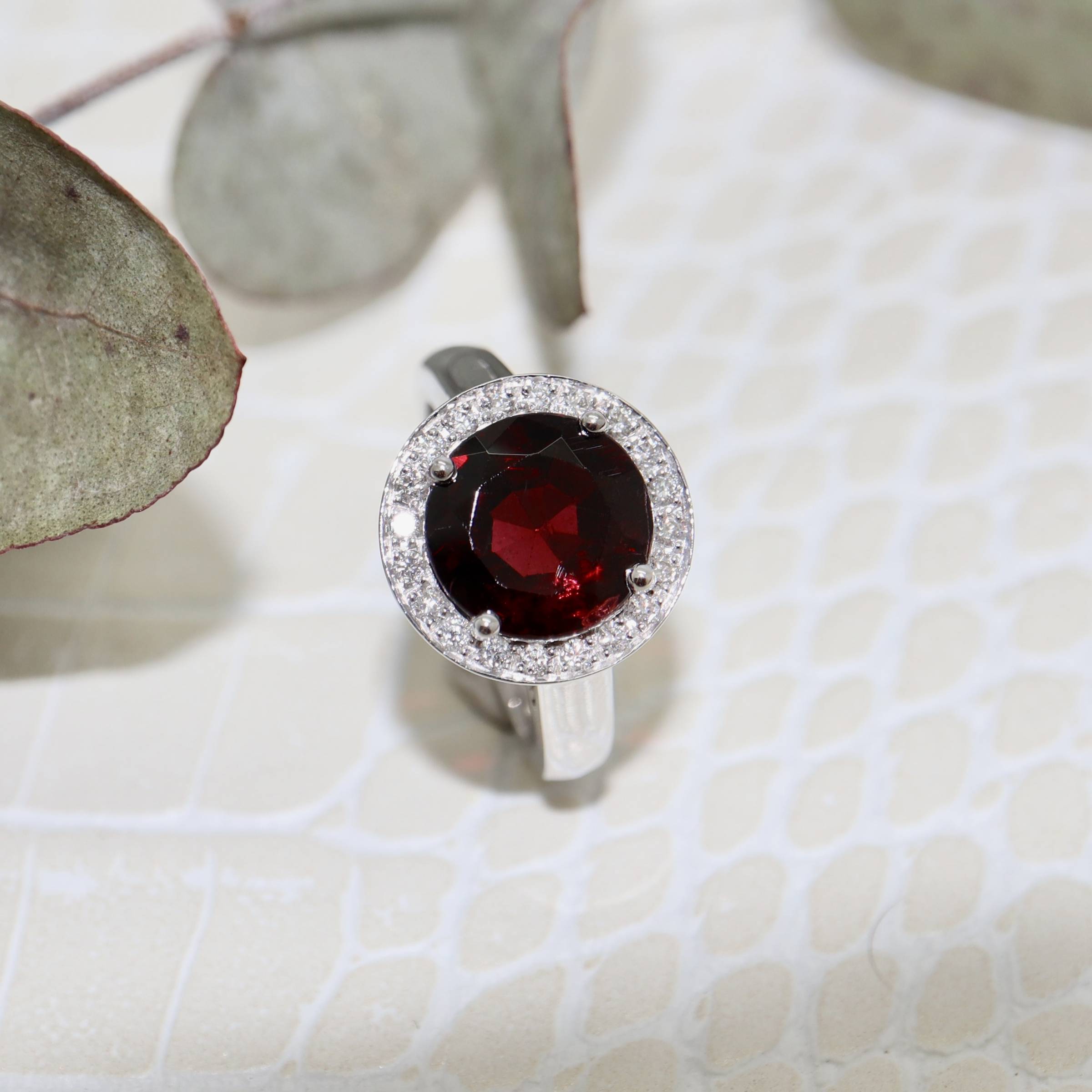 Bague Argent 925 Ornée De 5 Pierres Couleur Bordeaux Taille Carrée - Occasion