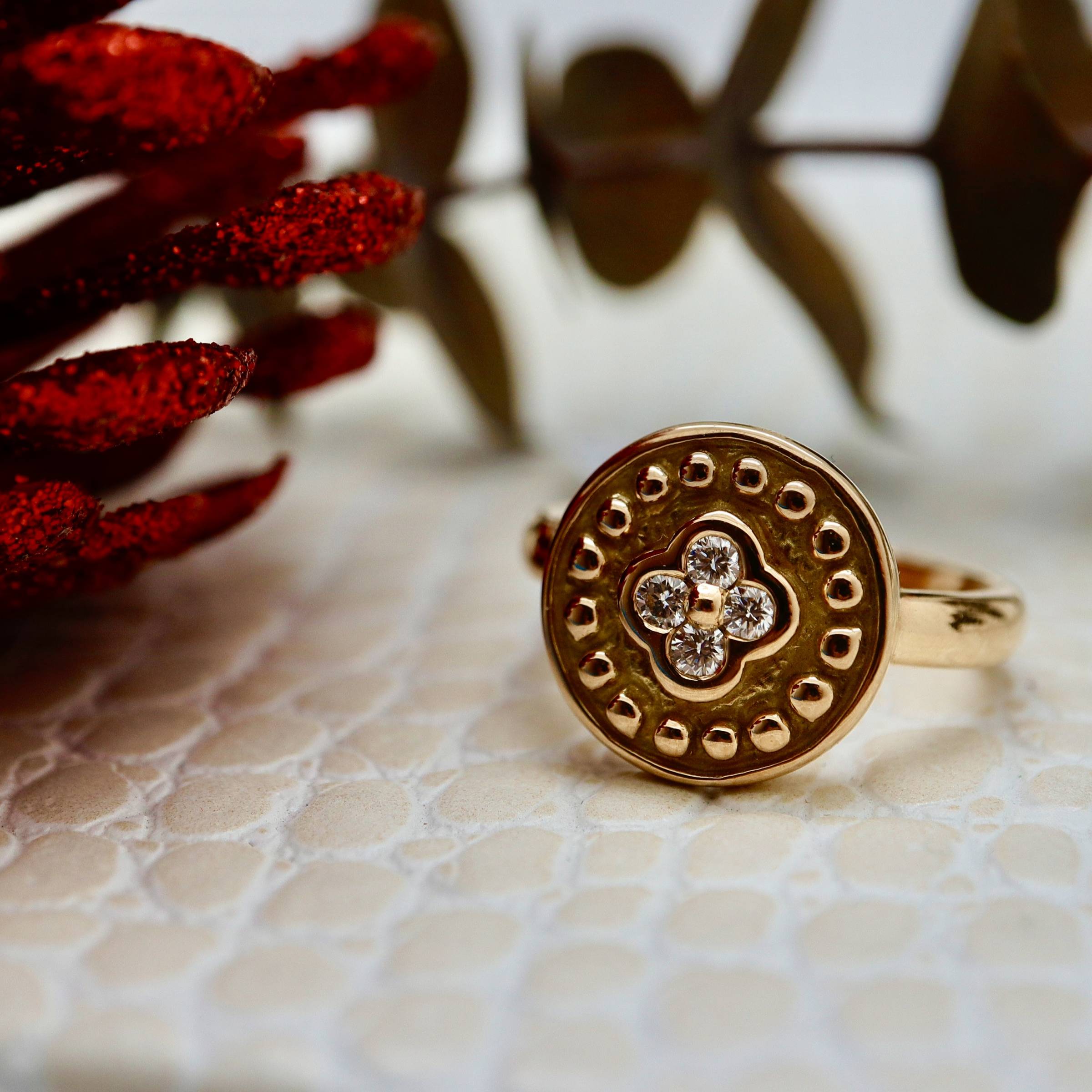 Bague en or jaune et diamants médiévale