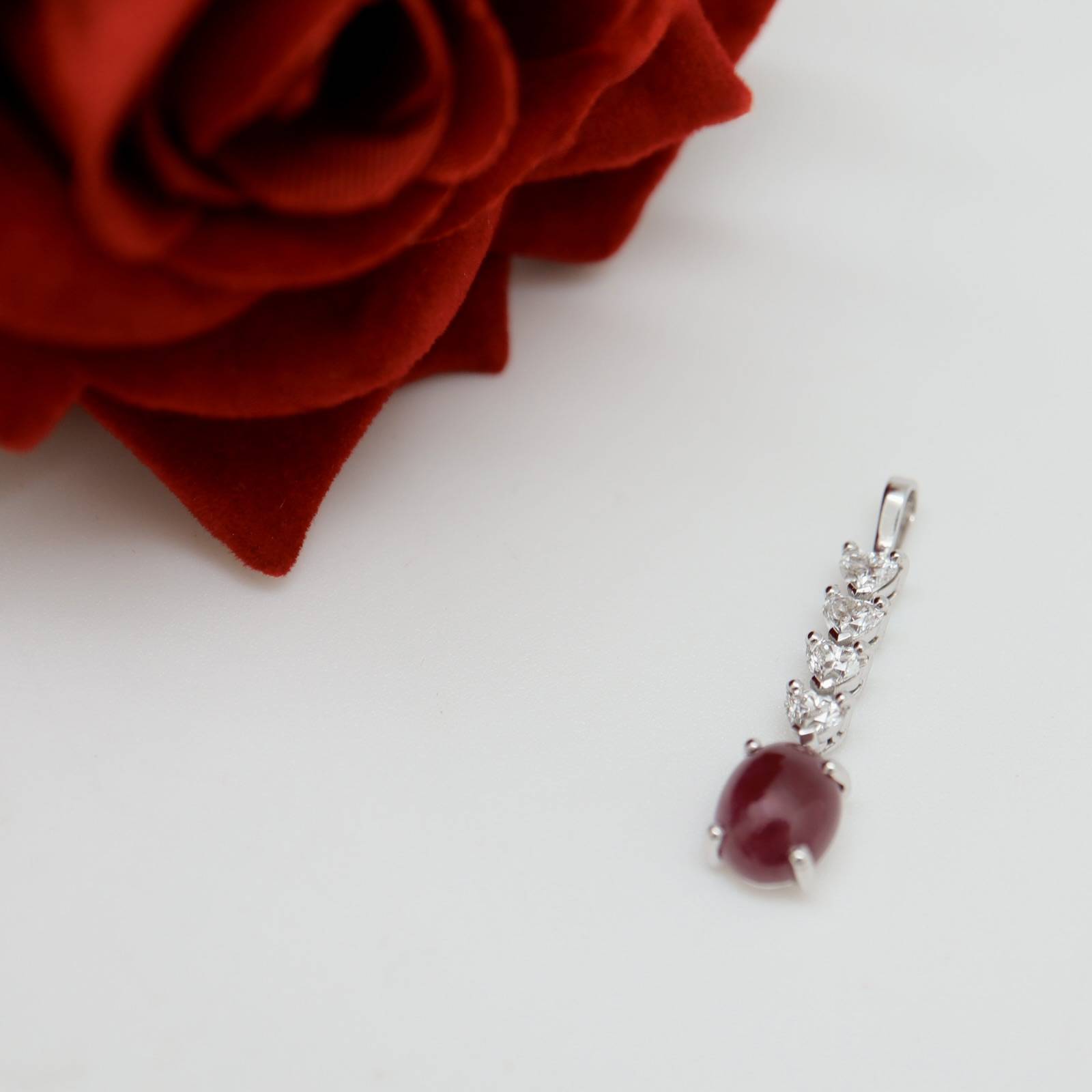 Pendentif or blanc diamants cœur rubis Saint Valentin