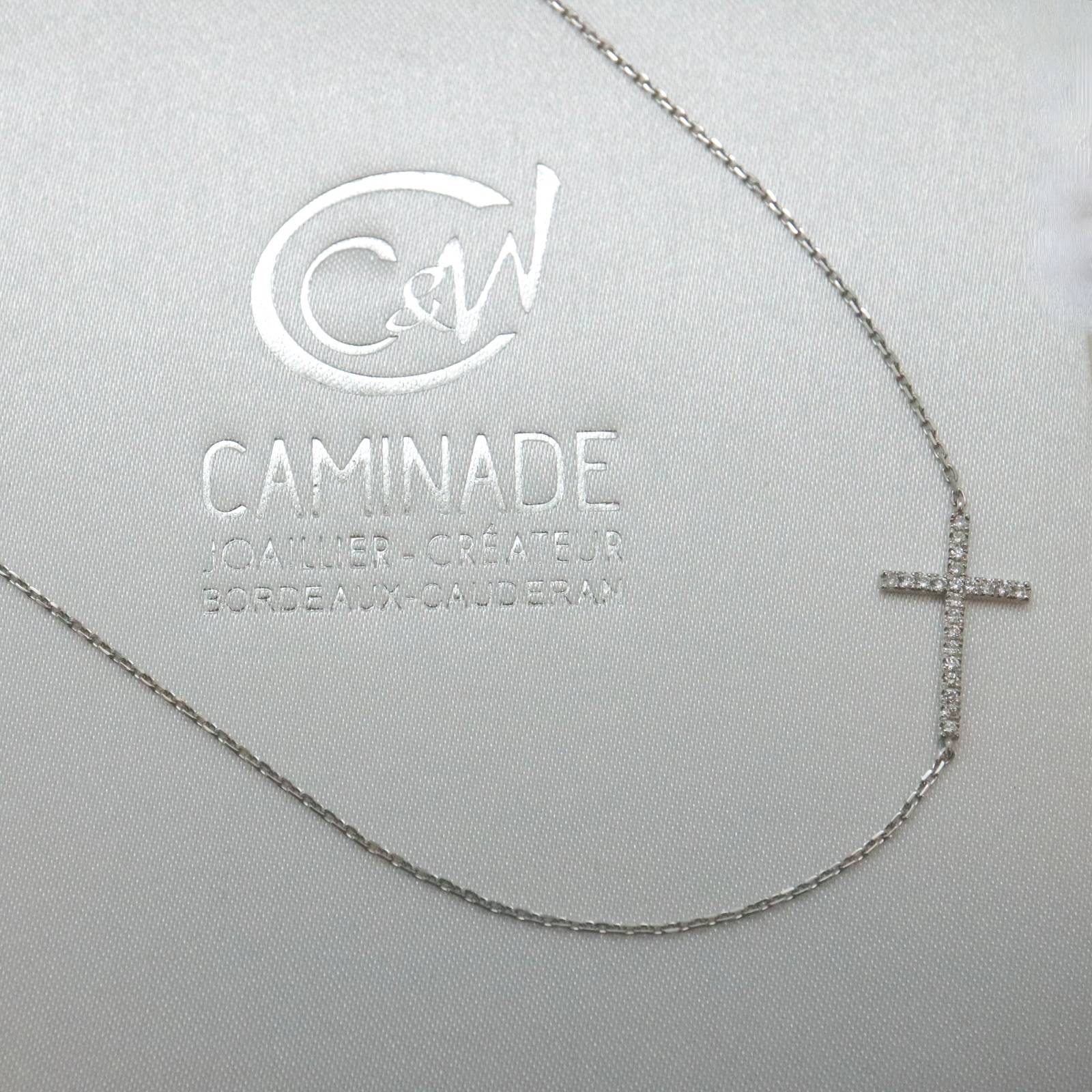 Collier en or gris 18 carats croix horizontale personnalisable