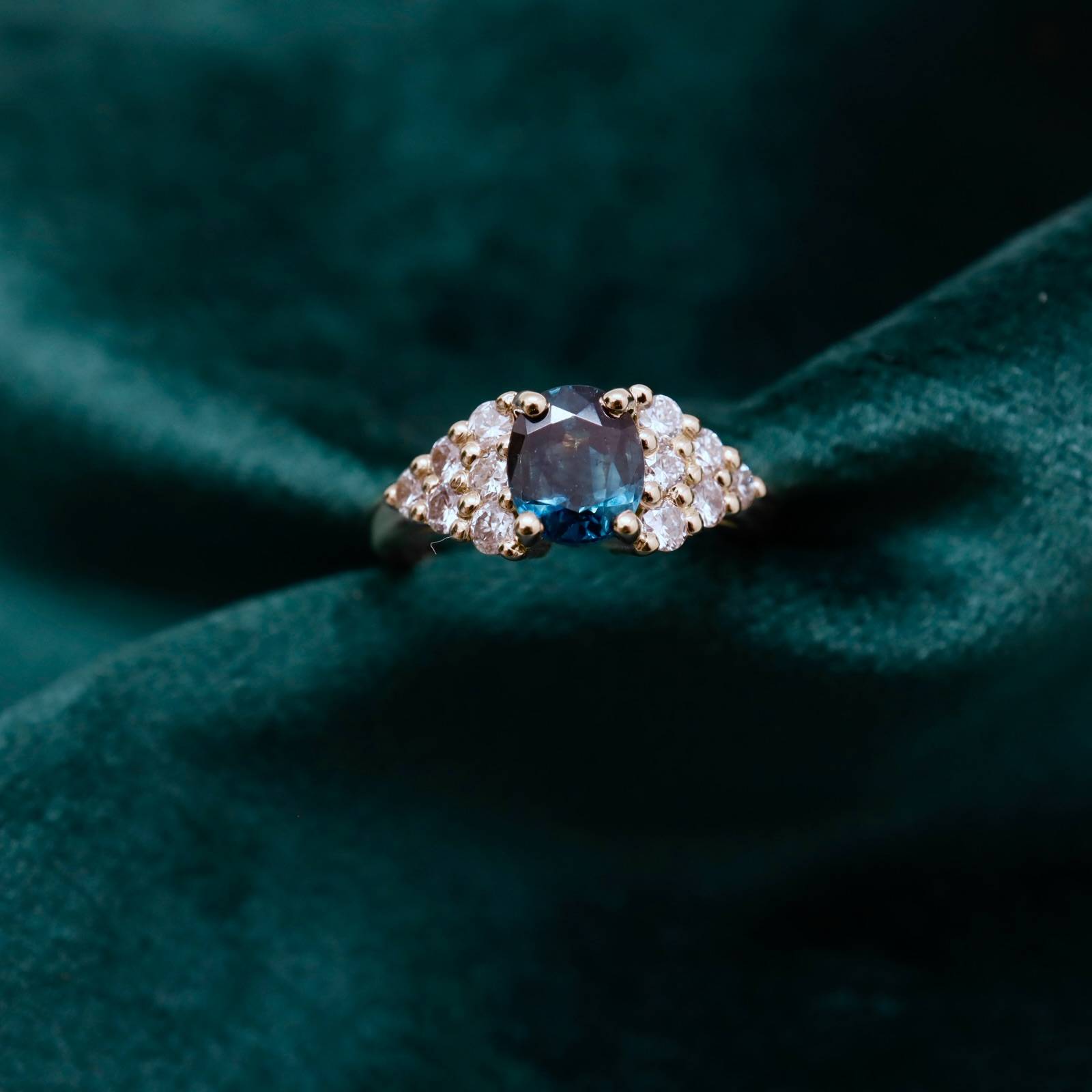 Bague or jaune saphir épaulée diamants personnalisable Le Bouscat