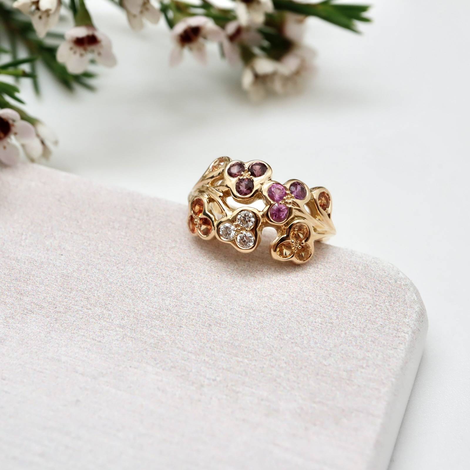 Bague or jaune fleurs sauvages multicolores