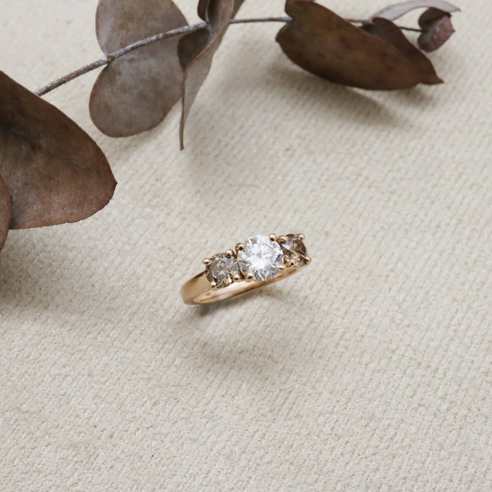 Bague diamants cognacs sur mesure moderne