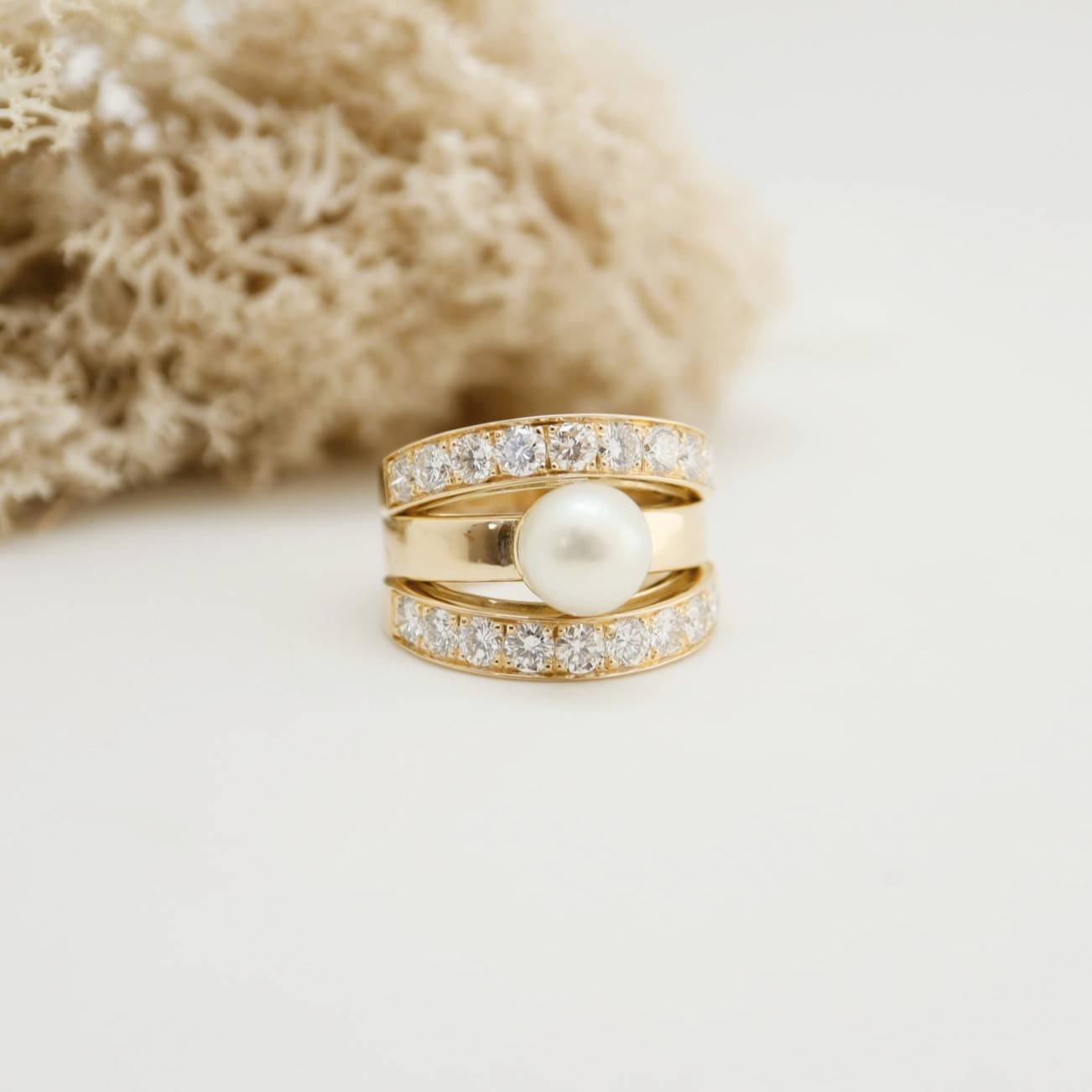 Création bague perle blanche or 