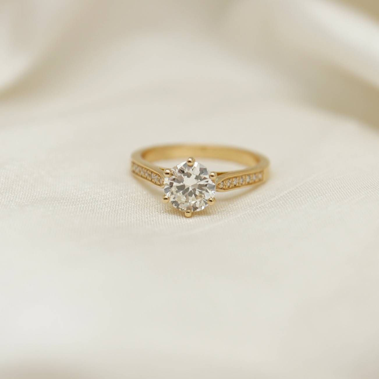 Bague de fiançailles or jaune diamants faite main joaillerie Bordeaux