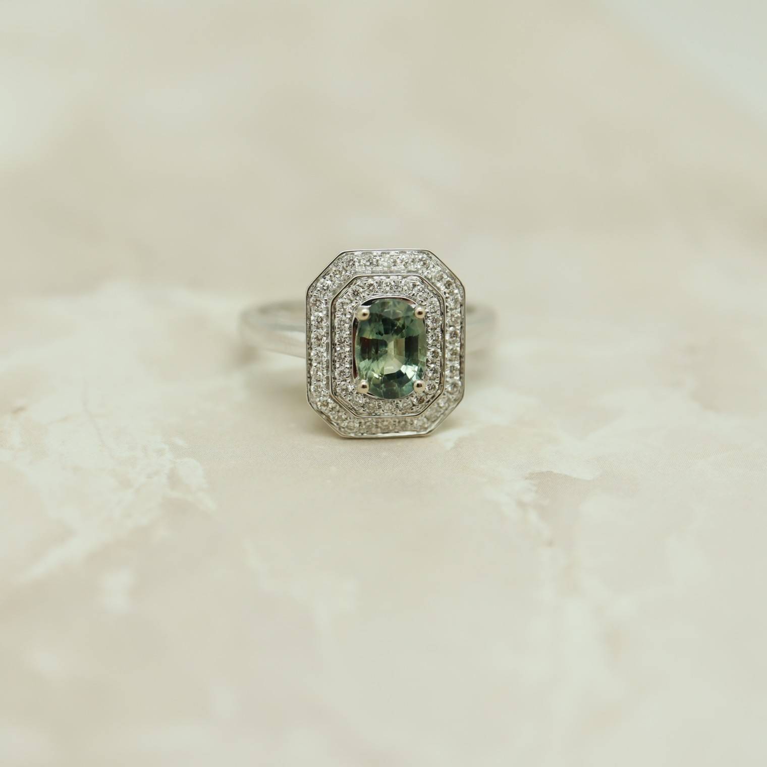 Bague de fiançailles originale or blanc Bordeaux