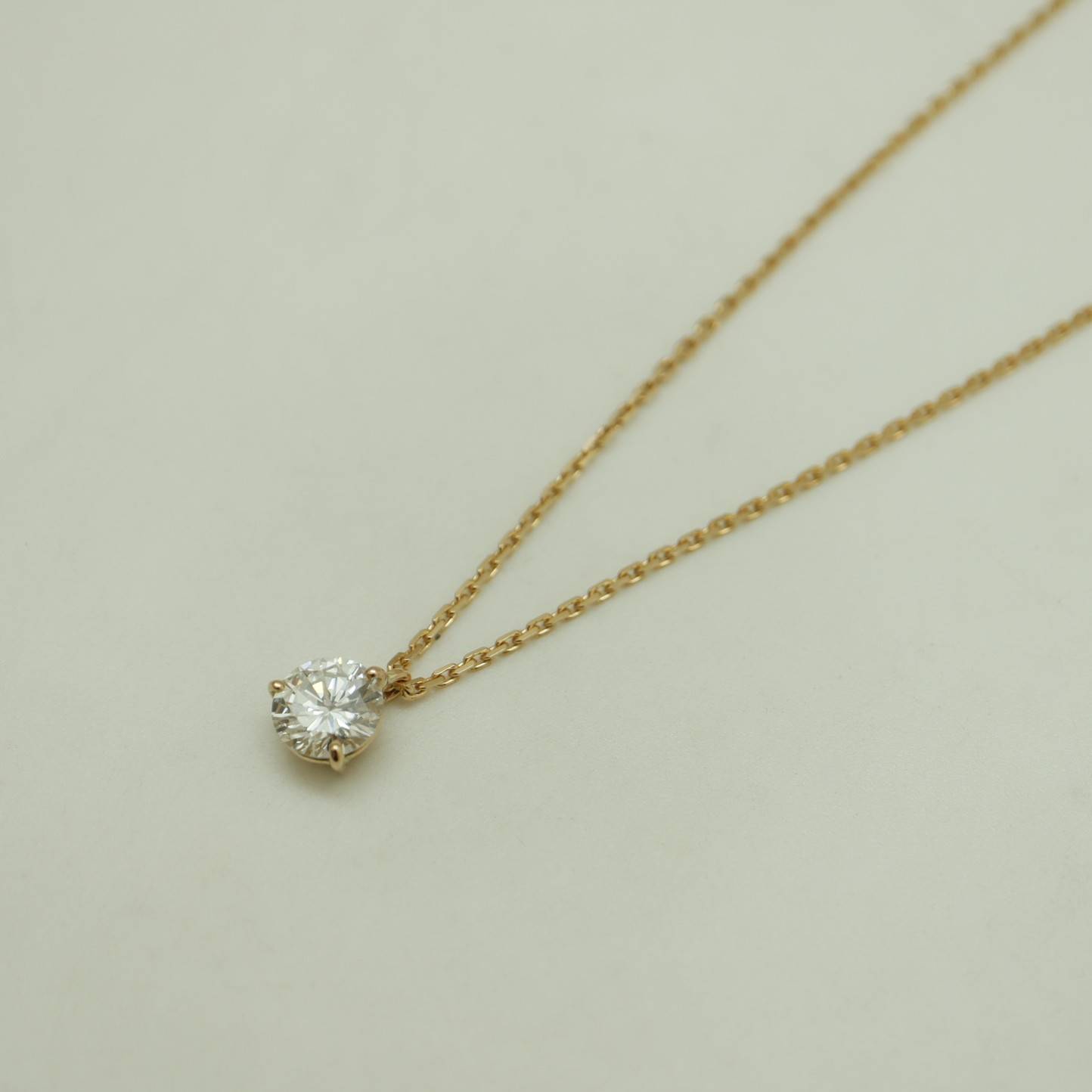 Collier Plaqué Or Avec Pendentif Cristal Diamant - Modèle Solitaire, Occasion Très Bon état