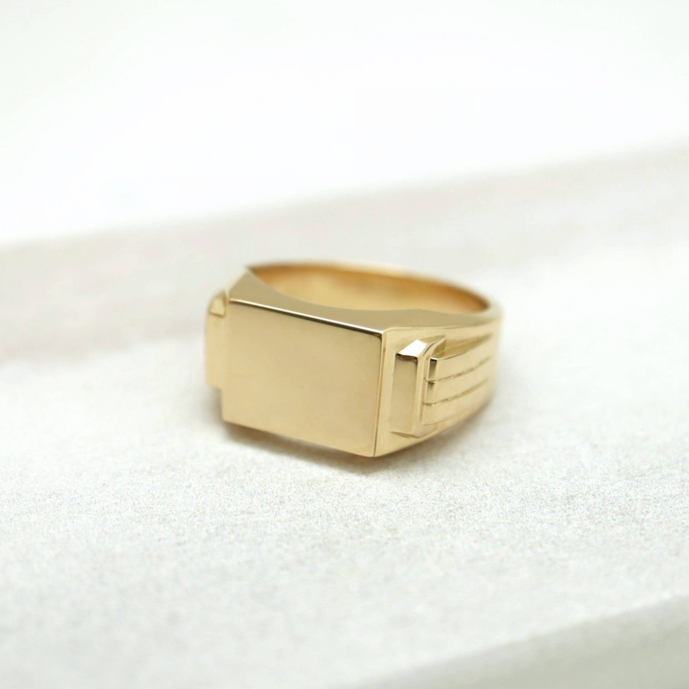 Création unique chevalière or jaune sur mesure à Bordeaux