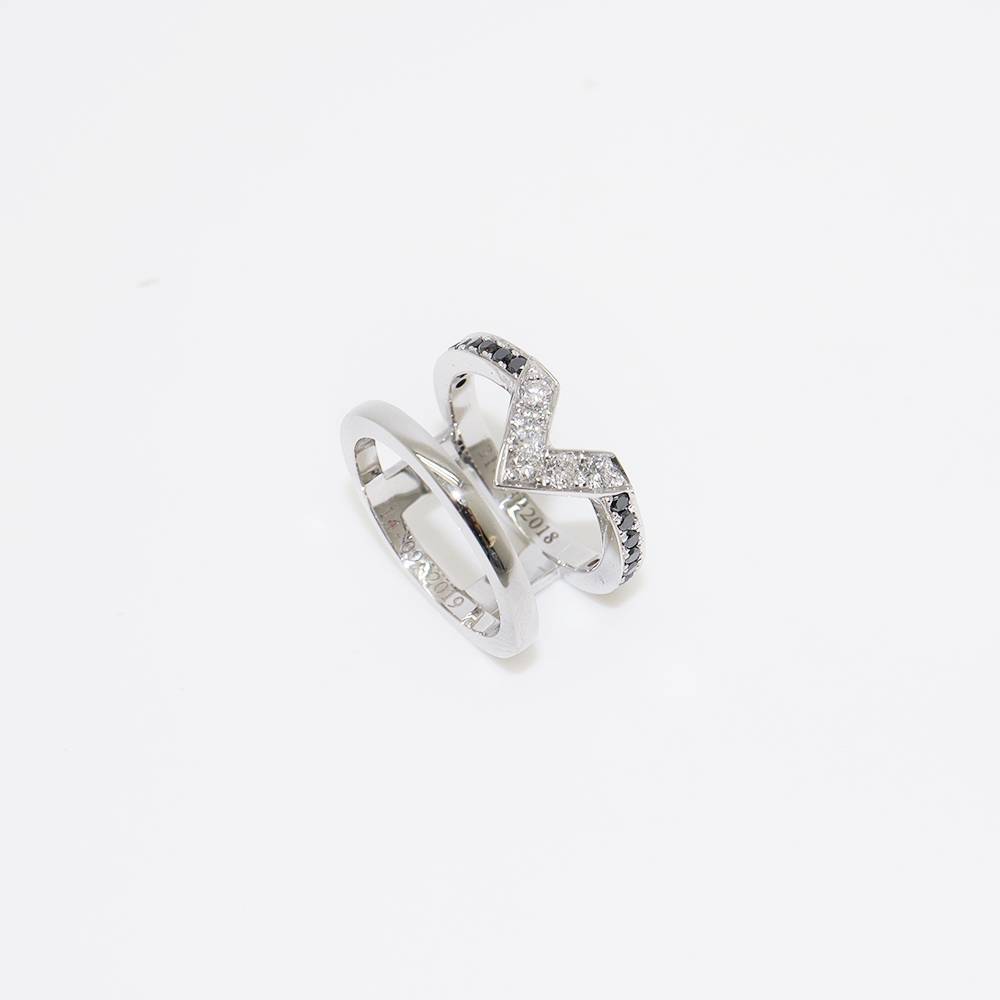 Bague or blanc diamants noirs et diamants blancs