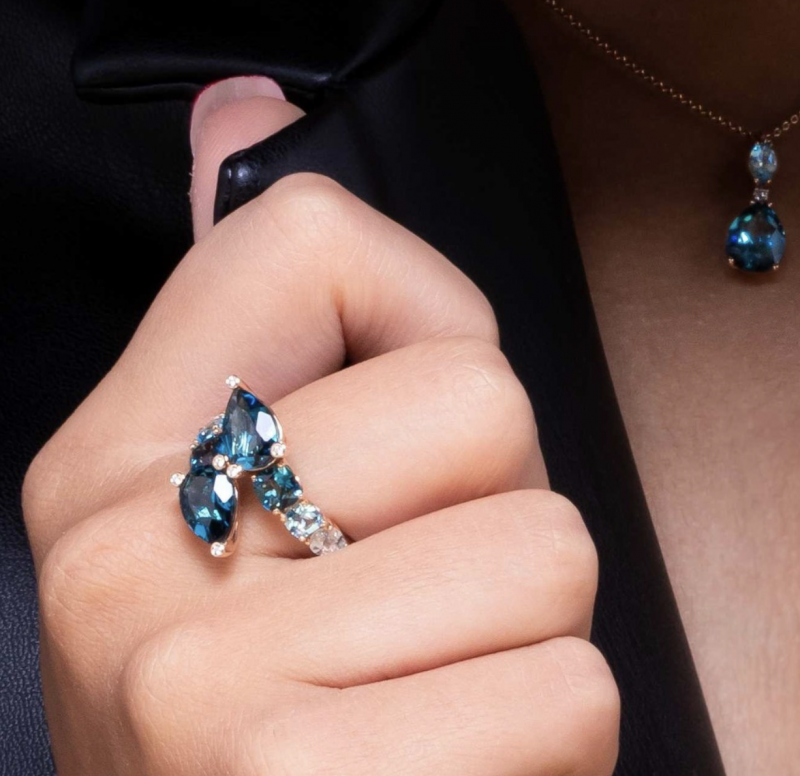 Bague or rose 18 carats Toi et Moi topazes London Blue