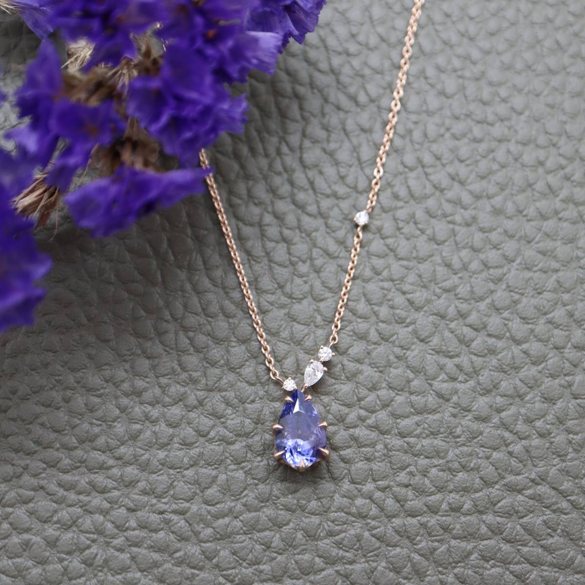 Collier en or rose tanzanite et diamants Pessac