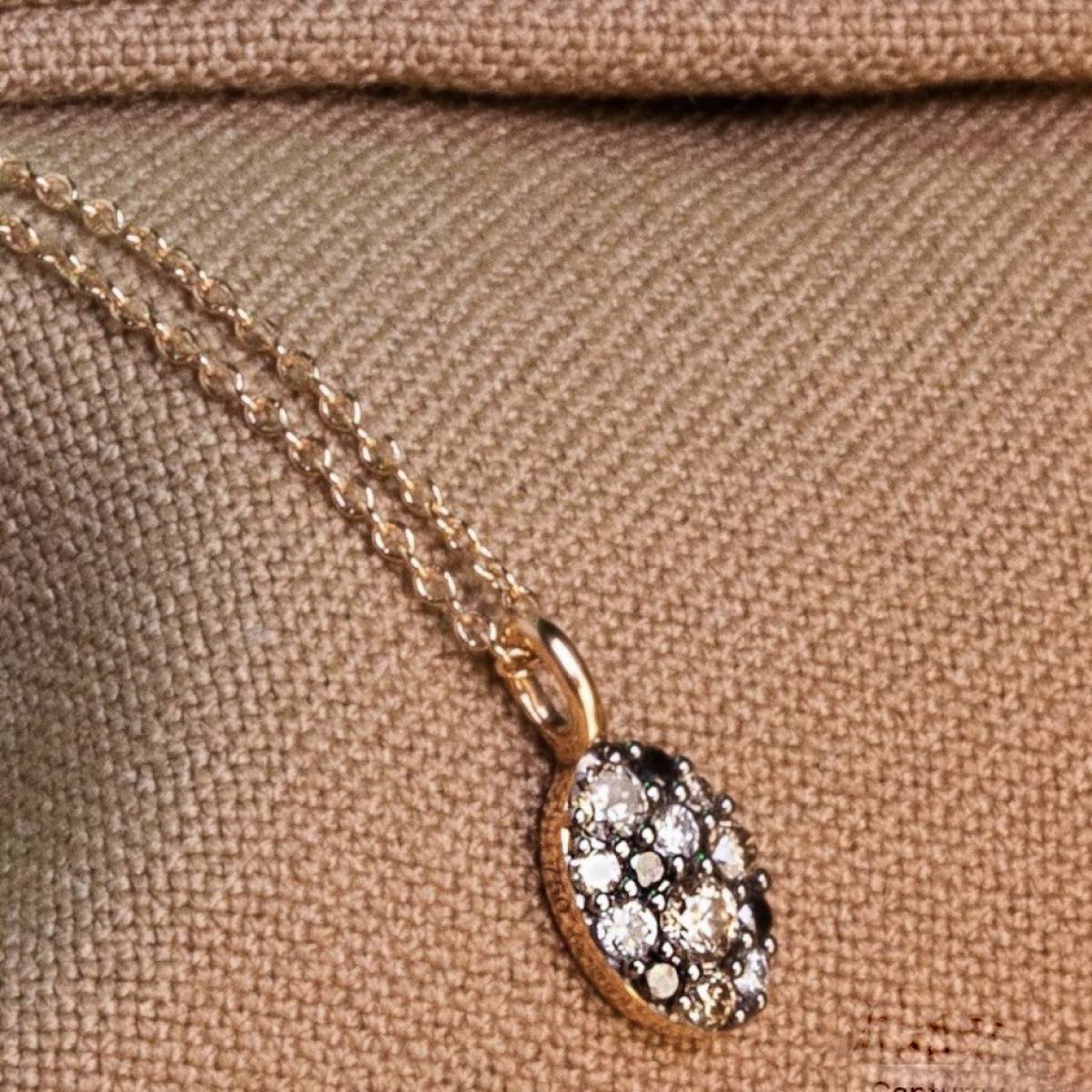 Collier or rose 18 carats diamants bruns, noirs et blancs