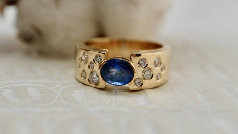 Bague en or jaune saphir et diamants