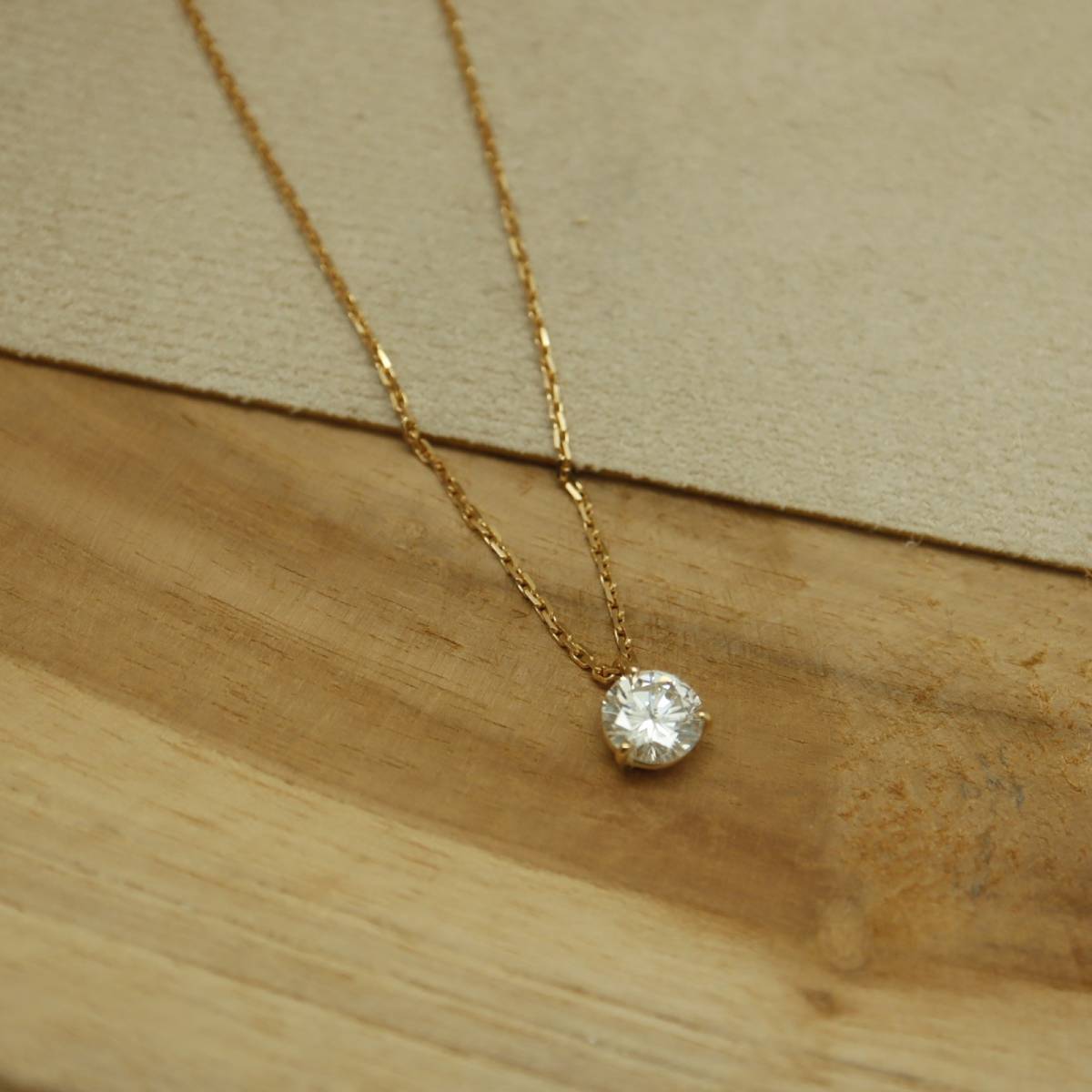 Collier or jaune 18 carat solitaire diamant création avec mon diamant