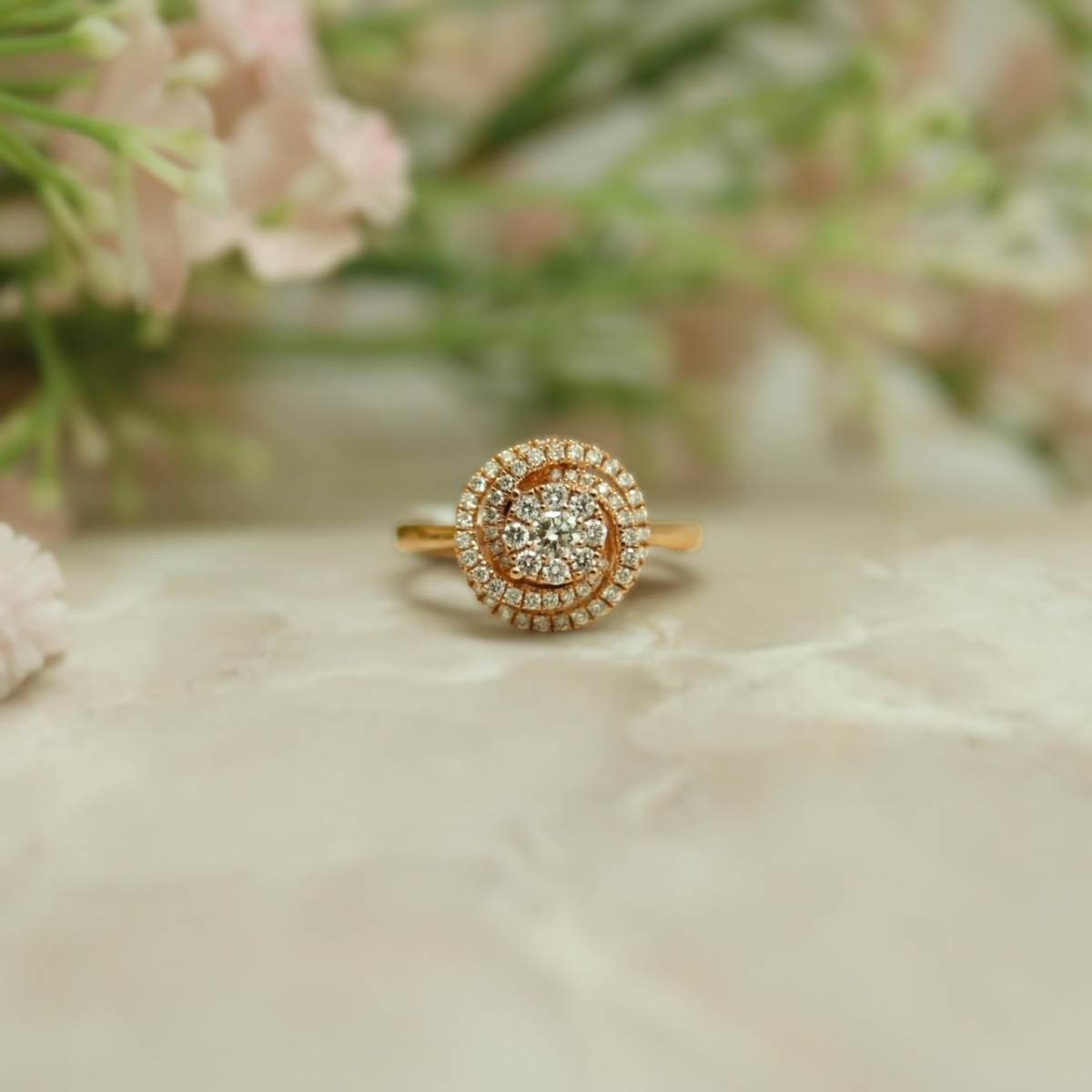 Bague de fiançailles or rose 18 carats en forme de rose